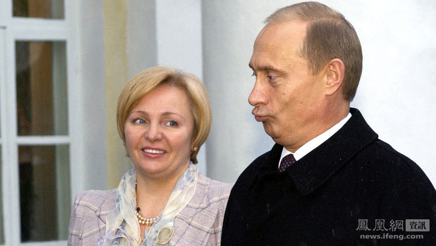 Владимир Путин с супругой в 2003 году