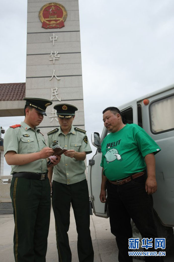 В преддверии взлета "Шэньчжоу-10" идут подготовительные работы по обеспечению безопасности аэродрома (2)