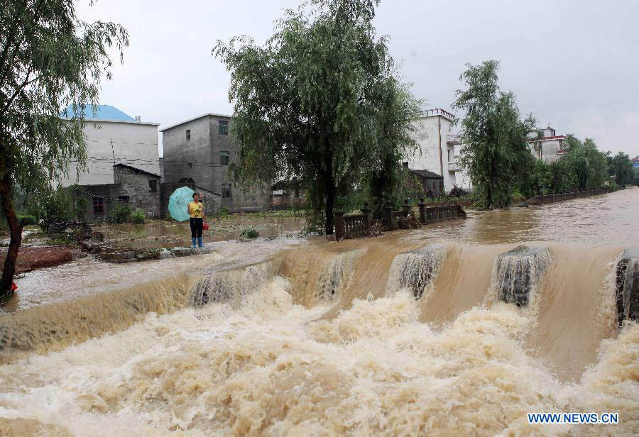 230 тыс человек пострадали в результате проливных дождей в Восточном Китае (4)