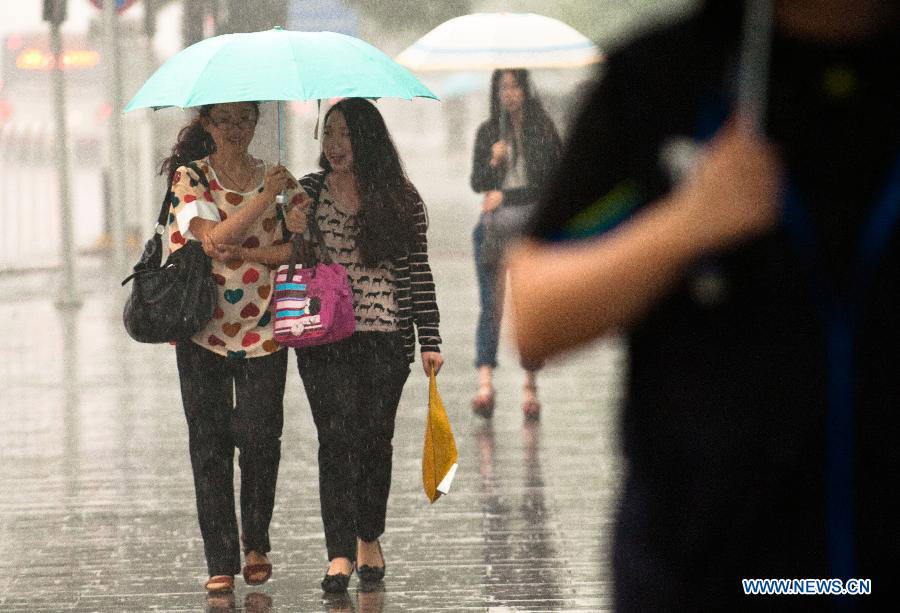 В Китае объявлено предупреждение о "синем" уровне угрозы проливных дождей