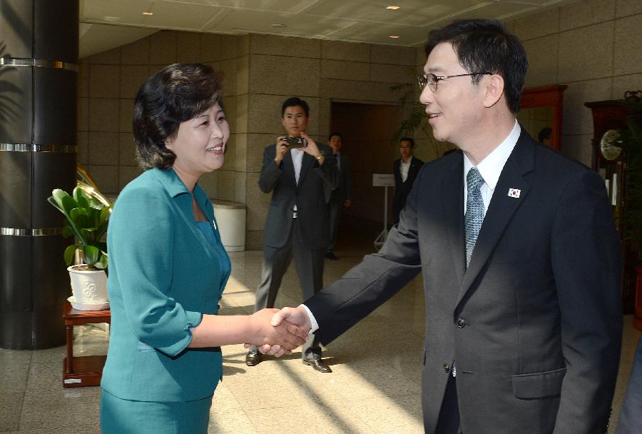 В Пханмунджоме состоялись первые за два года рабочие переговоры между Республикой Корея и КНДР (4)