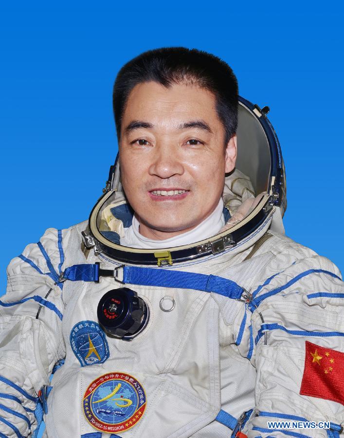 Краткая биография члена экипажа космического корабля "Шэньчжоу-10" Чжан Сяогуана (2)
