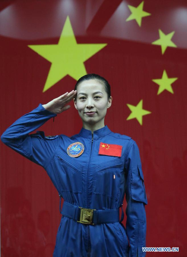 Экипаж космического корабля "Шэньчжоу-10" в полном составе предстал перед журналистами (6)