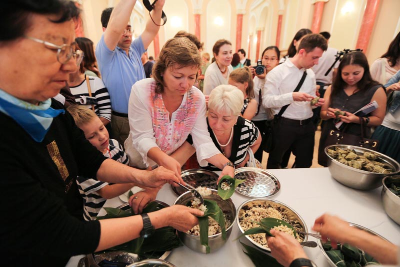 В Московском центре китайской культуры отметили праздник Дуаньуцзе (5)