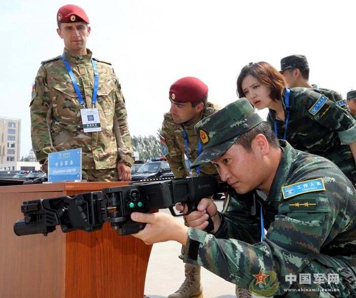 В Пекине начались совместные тренировки китайских вооруженных полицейских и внутренних войск МВД РФ (31)
