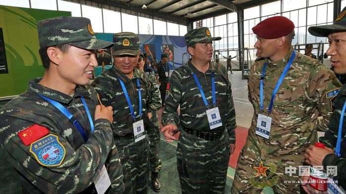 В Пекине начались совместные тренировки китайских вооруженных полицейских и внутренних войск МВД РФ (30)