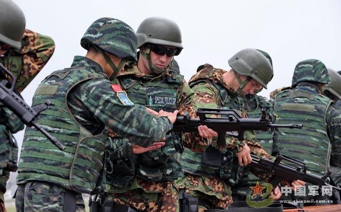 В Пекине начались совместные тренировки китайских вооруженных полицейских и внутренних войск МВД РФ (17)
