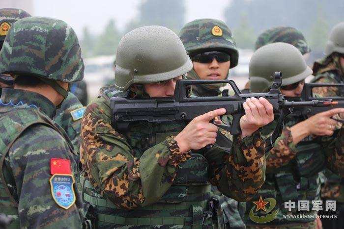 В Пекине начались совместные тренировки китайских вооруженных полицейских и внутренних войск МВД РФ (15)