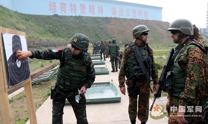 В Пекине начались совместные тренировки китайских вооруженных полицейских и внутренних войск МВД РФ (11)