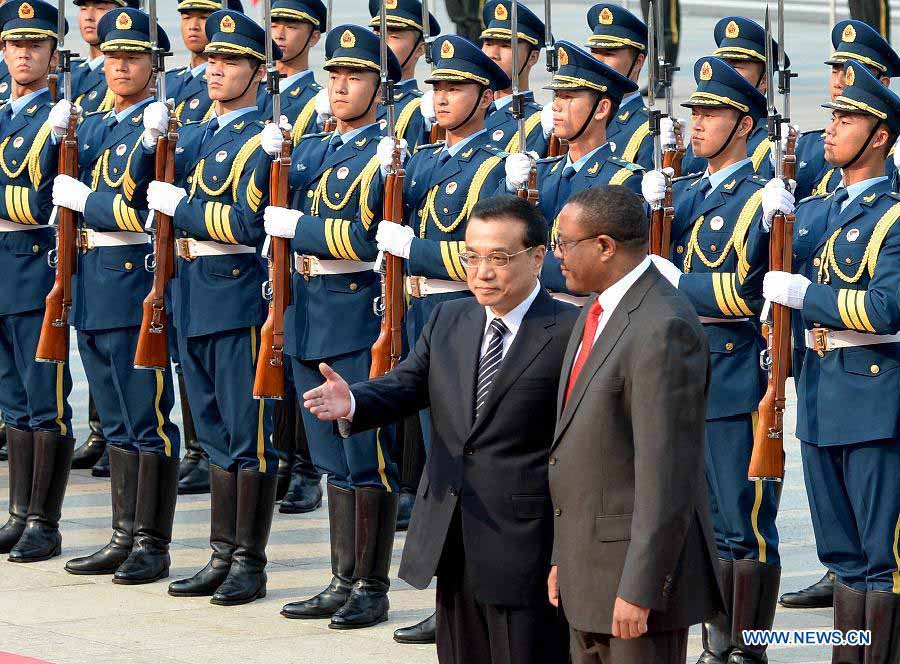Ли Кэцян: надо продвигать китайско-эфиопское и китайско-африканское сотрудничество на новый уровень (2)