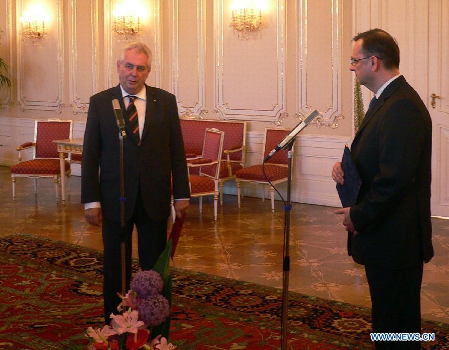 Премьер-министр Чехии подал в отставку из-за коррупционного скандала (2)