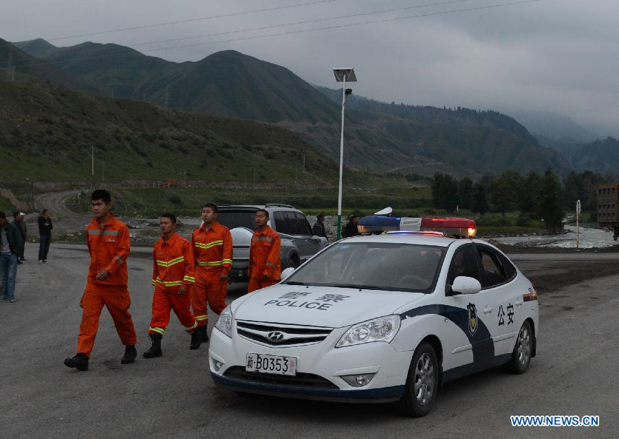 Количество погибших в аварии автобуса в Синьцзяне увеличилось до 13 человек (3)