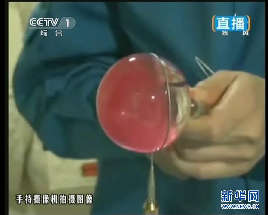 Китайский космонавт провел первый космический урок (18)