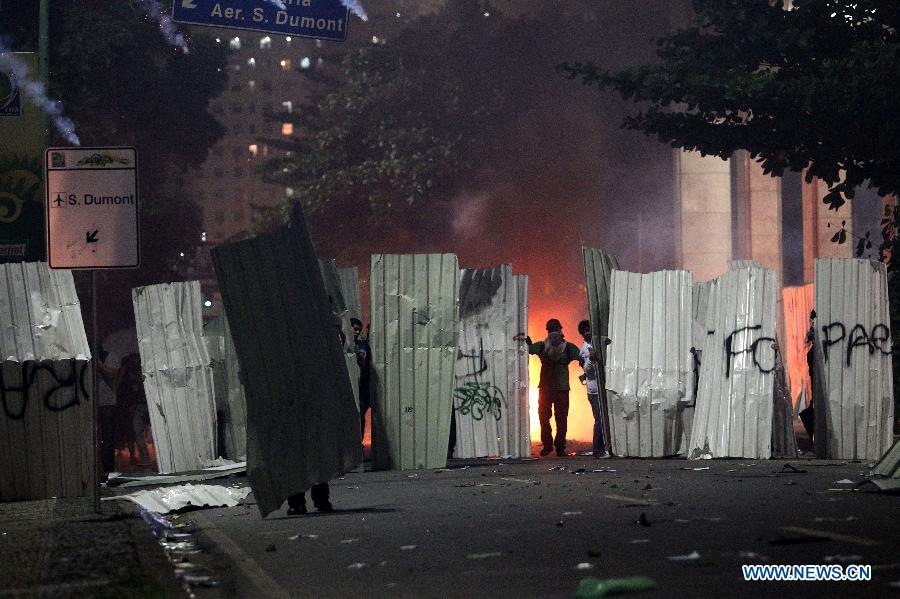 По Бразилии вновь прокатилась волна народных протестов (4)