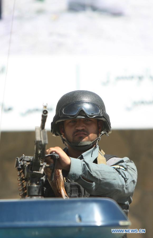 В Кабуле у резиденции президента Афганистана прогремели взрывы  (5)