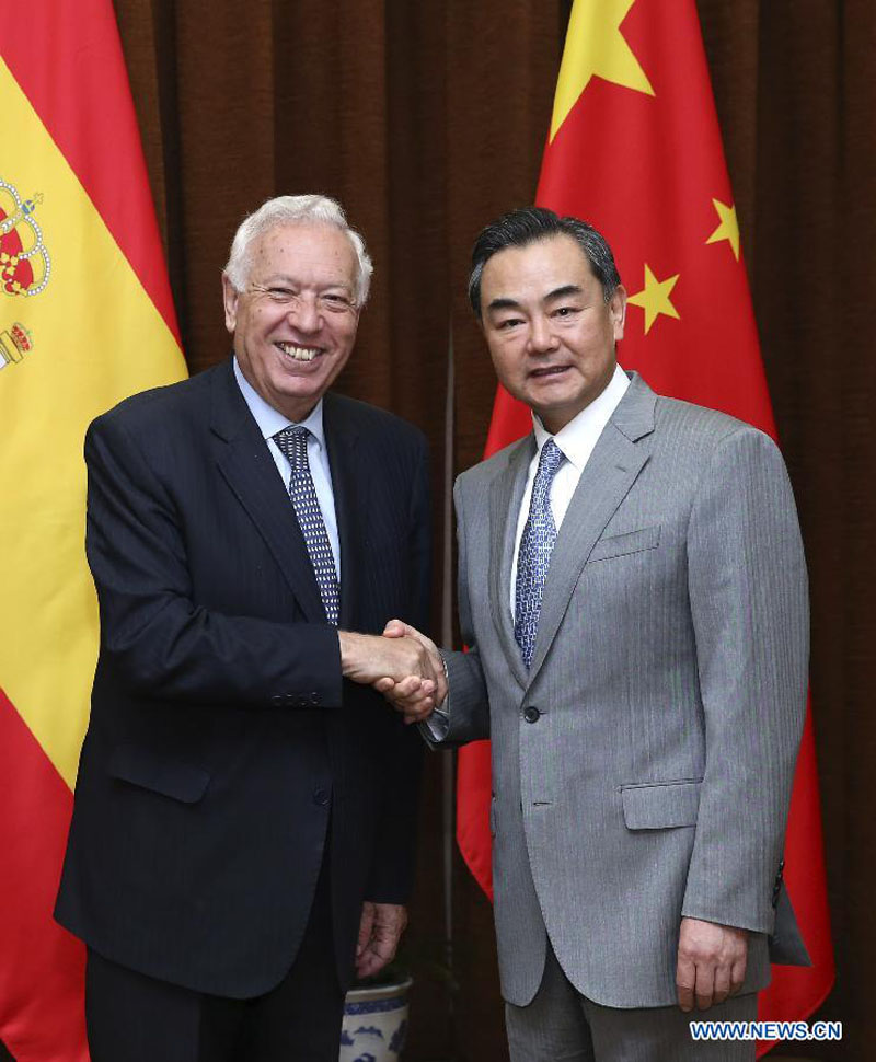 Глава МИД КНР Ван И провел переговоры с министром иностранных дел Испании