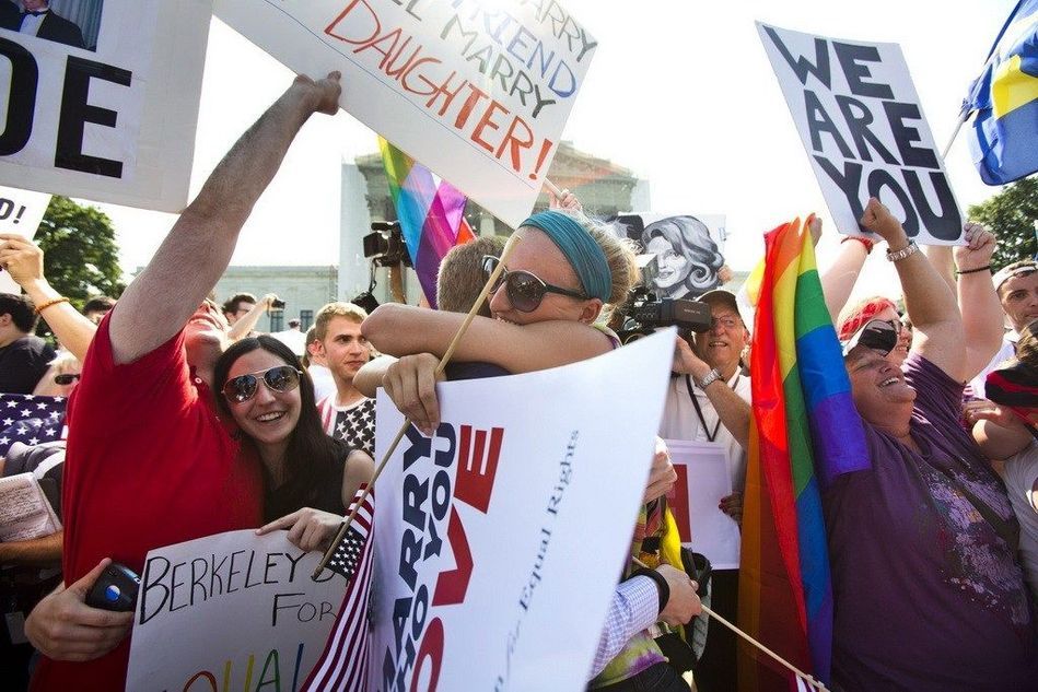 Верховный суд США отменил закон, запрещающий получение федеральных пособий гомосексуальными парами (8)