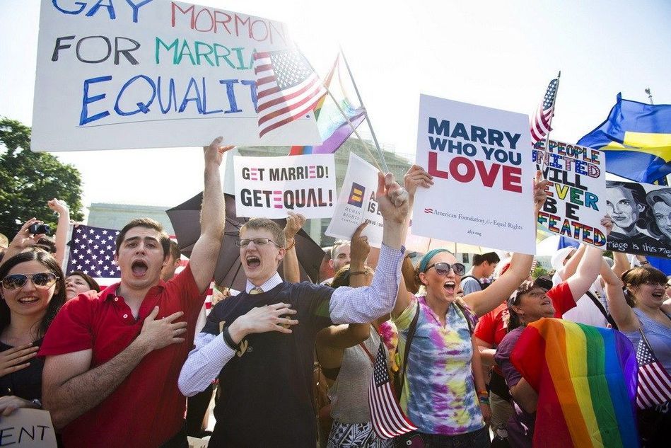 Верховный суд США отменил закон, запрещающий получение федеральных пособий гомосексуальными парами (9)