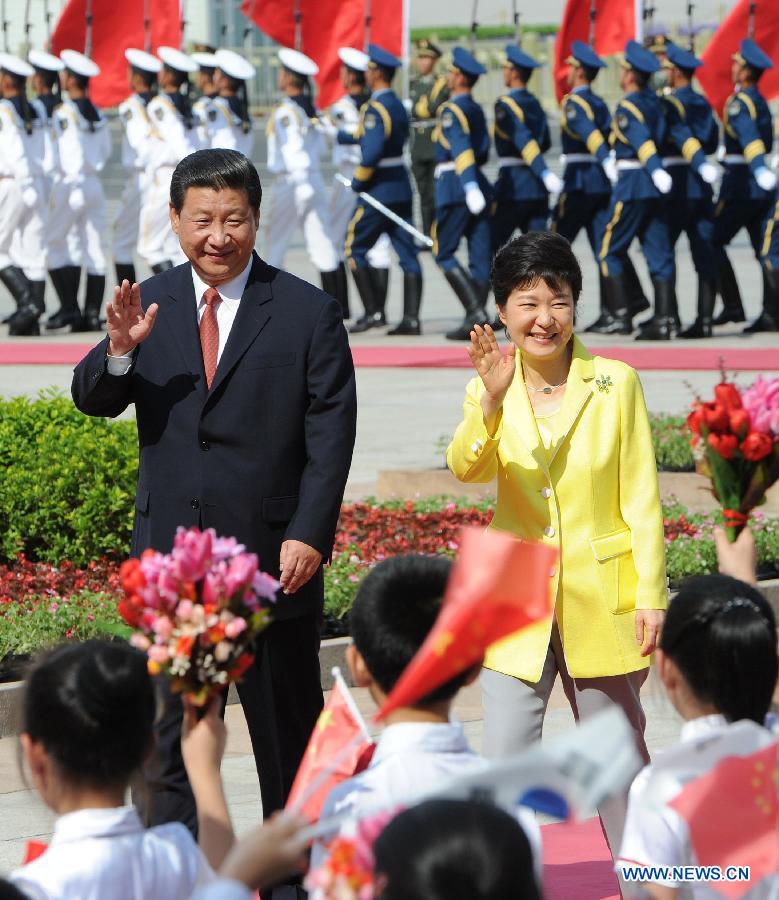 Си Цзиньпин назвал президента Республики Корея Пак Кын Хе "старым другом" китайского народа (4)