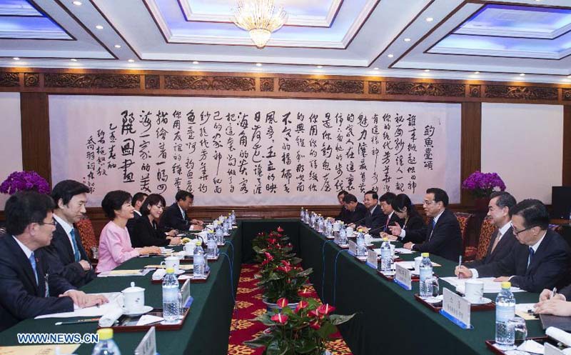 Ли Кэцян встретился с президентом РК Пак Кын Хе (3)
