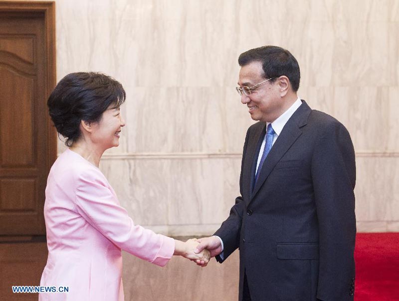 Ли Кэцян встретился с президентом РК Пак Кын Хе (2)