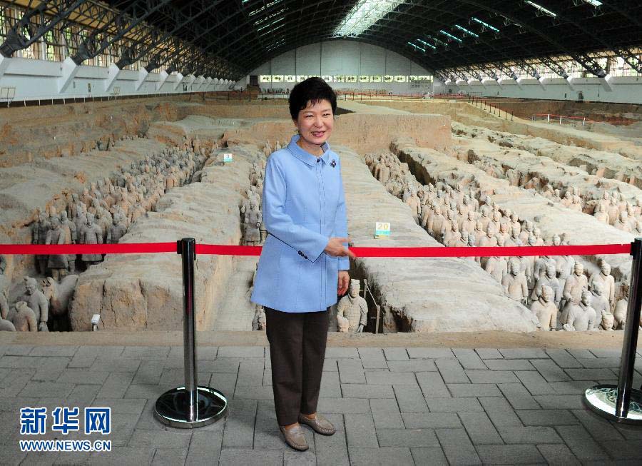Президент РК Пак Кын Хе посетила провинцию Шэньси (3)