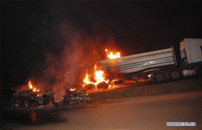 В Уганде в результате аварии бензовоза погибли 29 человек