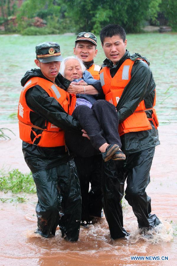 Проливные дожди в Юго-Западном Китае унесли жизни 9 человек (3)