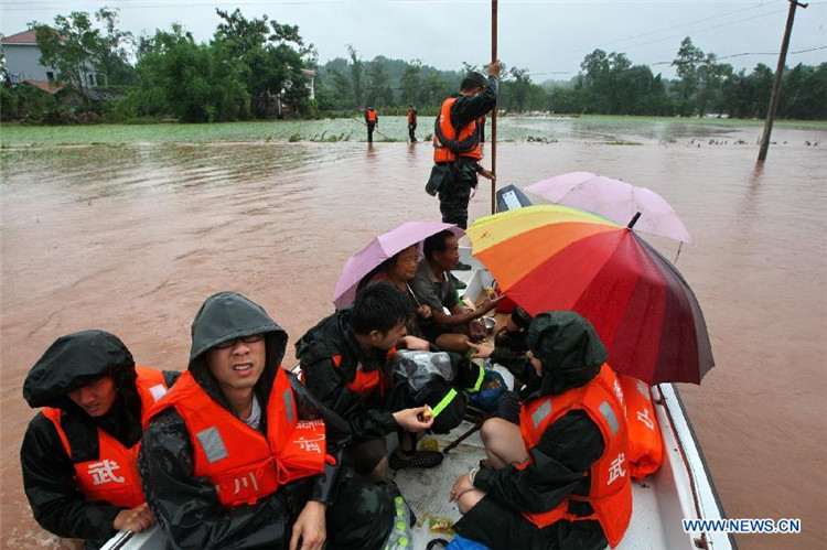 11 человек погибли в результате проливных дождей в провинции Сычуань (7)