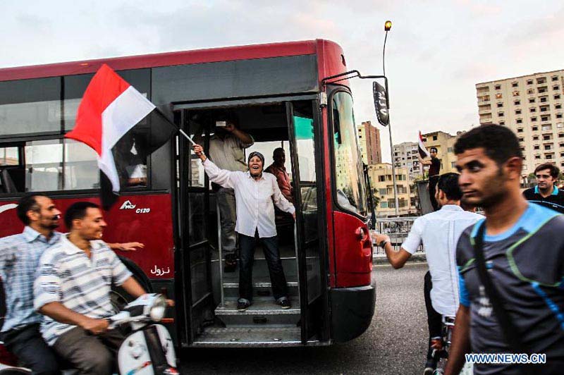 Президент Египта М. Мурси потребовал от армии отменить 48- часовой последний срок (9)