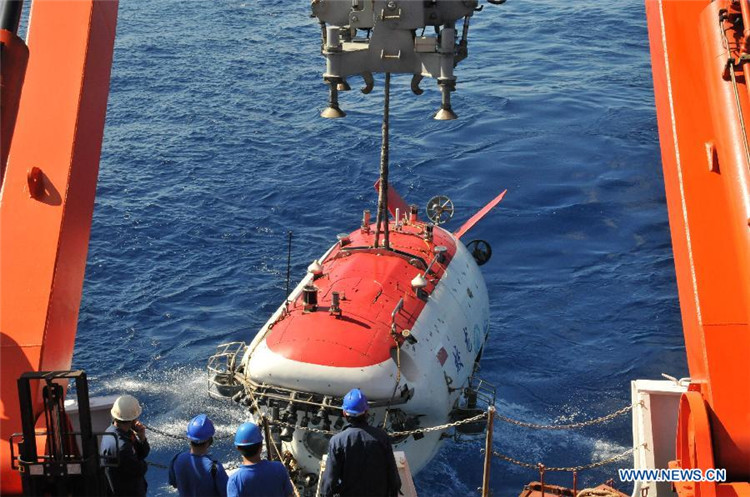 Китайский обитаемый глубоководный батискаф "Цзяолун" приступил к научным исследованиям в Южно-Китайском море (2)