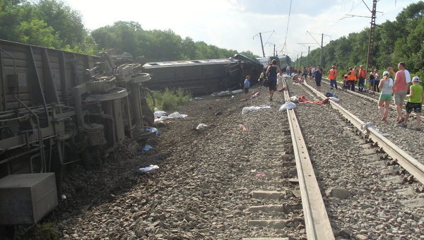 76 человек пострадали при сходе вагонов пассажирского поезда на Кубани, пока госпитализированы шестеро -- ИТАР-ТАСС