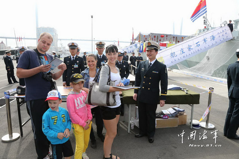 Задействованный в военно-морских учениях КНР и РФ китайский эсминец открыт для российских посетителей (13)