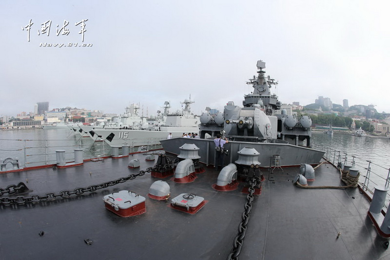 Задействованный в военно-морских учениях КНР и РФ китайский эсминец открыт для российских посетителей (10)