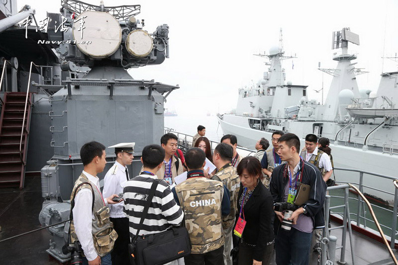 Задействованный в военно-морских учениях КНР и РФ китайский эсминец открыт для российских посетителей (11)