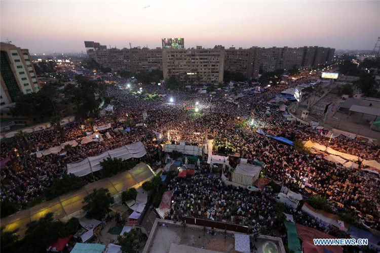 Обобщения: в Египте продолжают идти демонстрации (2)