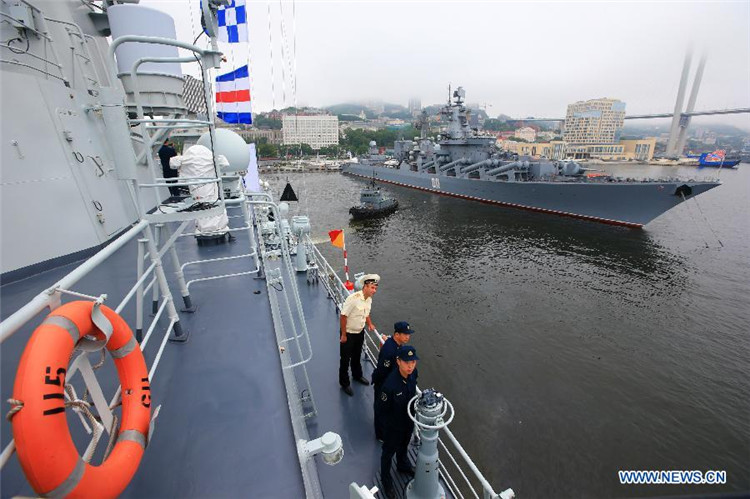 В рамках совместных китайско-российских учений "Морское взаимодействие-2013" 8 июля прошел первый день войсковых учений (11)