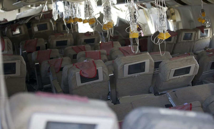 Фотографии пассажирского самолета Asiana Airlines, потерпевшего катастрофу при посадке