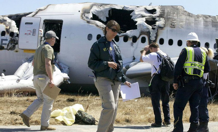 Фотографии пассажирского самолета Asiana Airlines, потерпевшего катастрофу при посадке (5)