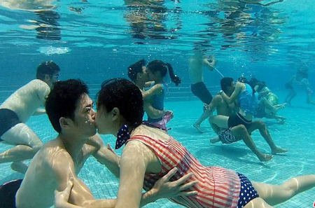 Романтический конкурс подводных поцелуев (3)