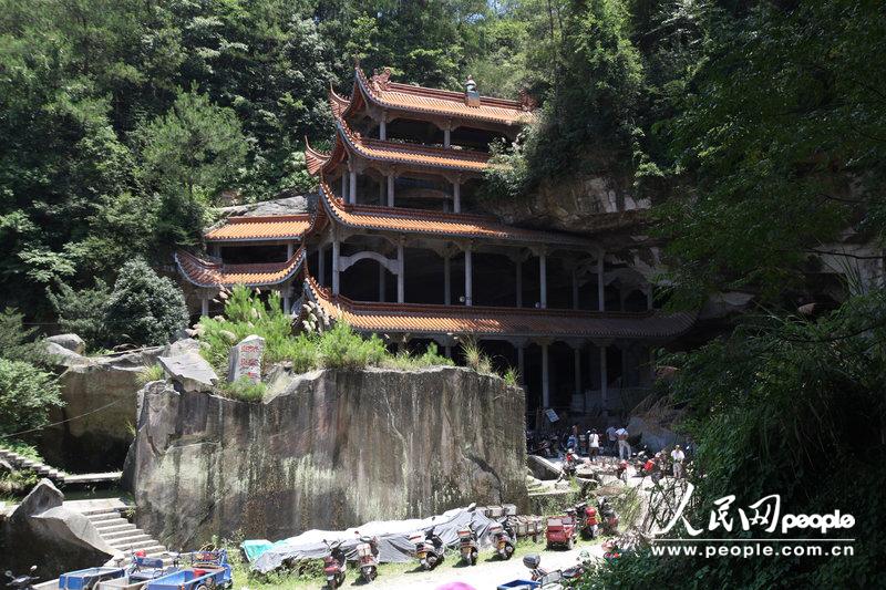 Популярным в провинции Чжэцзян стал краткосрочный уход из дома в храм Цыэнь  (5)