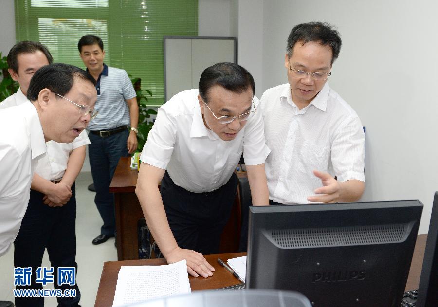 Ли Кэцян в ходе поездки по Гуанси-Чжуанскому автономному району пообещал ему политическую поддержку (5)