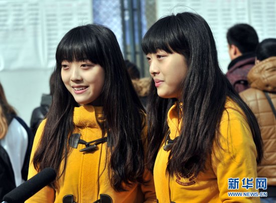 Популярные сестры-близнецы в Китае (12)
