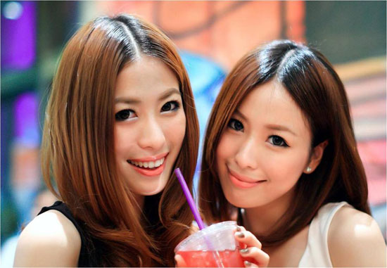Популярные сестры-близнецы в Китае (3)