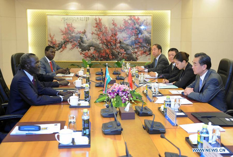 Китай стремится к продвижению мира, стабильности и развития в Судане и Южном Судане -- Ван И