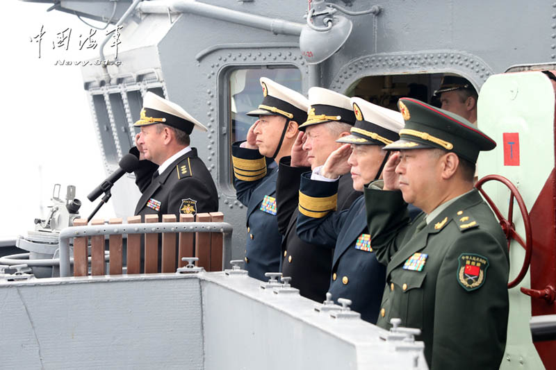 В рамках китайско-российских учений "Морское взаимодействие-2013" состоялся военно- морской парад (22)