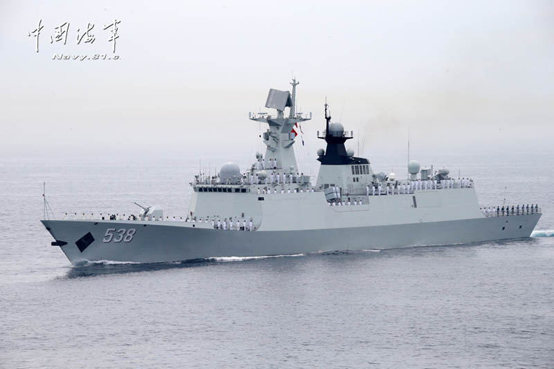 В рамках китайско-российских учений "Морское взаимодействие-2013" состоялся военно- морской парад (16)