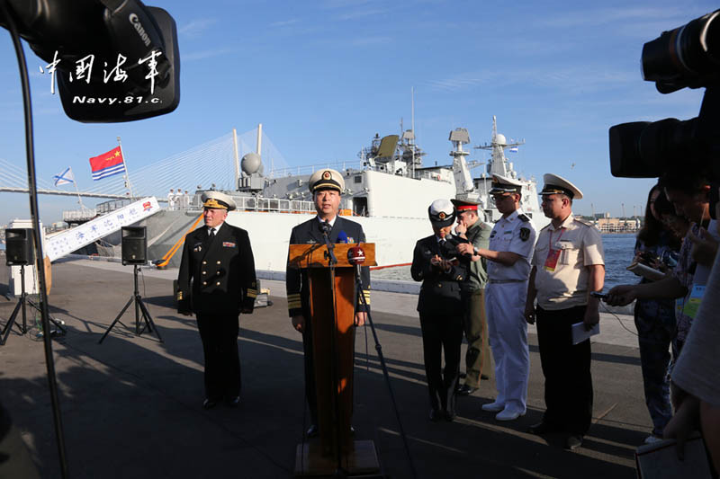 В рамках китайско-российских учений "Морское взаимодействие-2013" состоялся военно- морской парад (11)