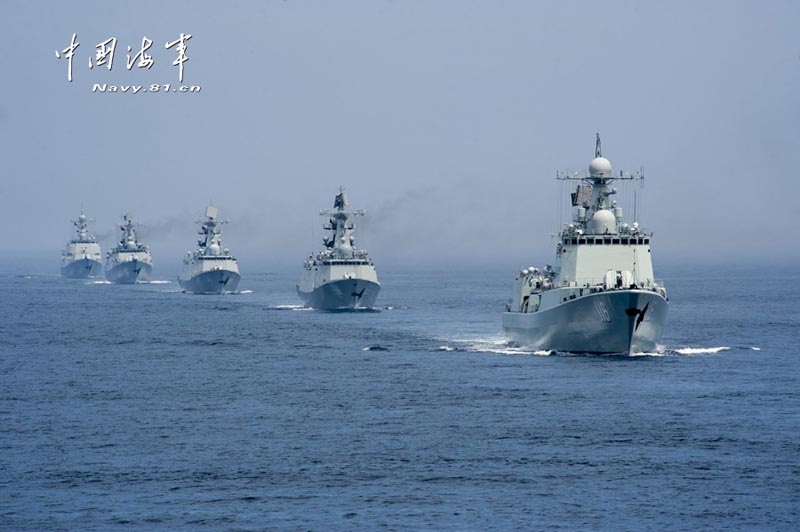 В рамках китайско-российских учений "Морское взаимодействие-2013" состоялся военно- морской парад
