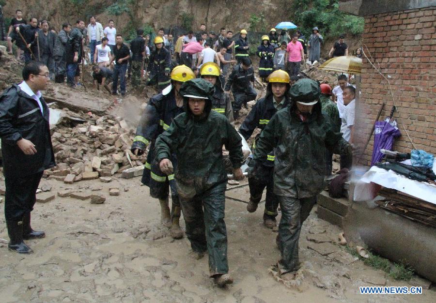 В провинции Шэньси количество погибших от продолжающихся ливней достигло 20 человек